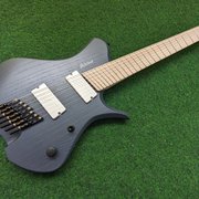Myydn: Blackat Guitars HSA7 headless multiscale (#1899010)