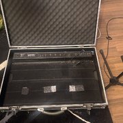 Myydn: Warwick iso pedaalilauta virtalähteellä + flightcase (#2004548)