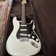 Myydn: Fender Stratocaster Performer AW (#2009114)
