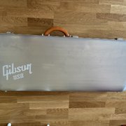 Myydn: Gibson alumiininen kitara case (#2012496)