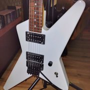 Myydn: Charvel Star HH Floyd Rose (#2013422)