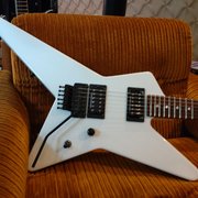 Myydn: Charvel Star HH Floyd Rose (#2013422)