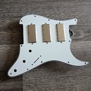 Myydn: Minihumbuckerit (nikkeliset!) ja pleksi stratoon (#2012099)