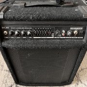 Myydn: Behringer Ultrabass -vahvistin (#2013913)