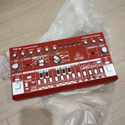 Myydn: Behringer TD-3 + Virtalähde (#2014235)