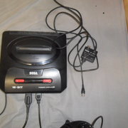 Myydn: sega mega drive 2 ja johdot (#2014237)