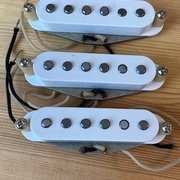 Myydn: Aurora guitars Chili-stratomikit (#2014760)