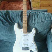 Vaihdetaan: Fender Jimi Hendrix Stratocaster-> Japanin Les Paul (#2015290)