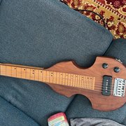 Myydn: Tuntematon lapsteel-kitara (#2015635)