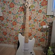 Myydn: Squier sonic bronco lyhytskaalainen basso (#2016922)