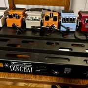 Myydn: VoodooLab Dingbat medium ja pedalpower 4x4 virtalähde (#2016974)