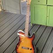 Myydn: Fender telecaster puoliakustinen (#2018003)