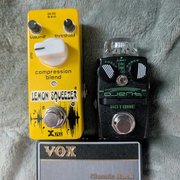 Myydn: Pari pedaalia ja Vox Amplug Classic Rock (#2004448)