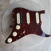 Myydn: Fender Stratocaster HSS: Ultra Noiseless + Double Tap (#2018718)