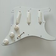 Myydn: Hohner Entwistle White ladattu plexi (#2019026)