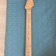 Myydn: Fender Road Worn Stratocaster kaula (#2019137)