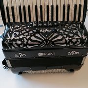 Myydn: Pigini Piano harmonikka 34/96 +Akku vahvistin, kaiku, jalusta (#2019286)