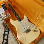 Myydn: Fender American Vintage 62 Stratocaster Custom Shop -mikeillä (#2019315)