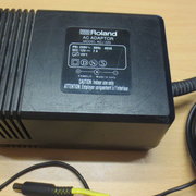 Myydn: Roland PSU 12V 2A (#2019416)