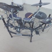 Myydn: Sähkörummut Alesis DM 10 lisäpädeillä. 490,-&#164; (#2019507)