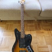 Myydn: Jaguar-basso 30" skaalalla (#2019631)