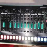 Myydn: Roland TR-8 rumpukone (#2019813)