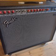 Myydn: Fender the twin (red knob) 100 watts 2x12 (#2019940)
