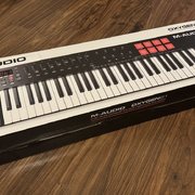 Myydn: M-Audio Oxygen 61 -kontrollereita (#2018169)