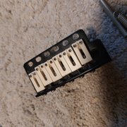 Myydn: Wilkinson tremolo GraphTech satulapalat (#2020670)