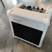 Myydn: Vox DA5 -minivahvistin (#2020697)