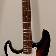 Myydn: Vasenkätinen Squier Affinity Stratocaster (#2020773)