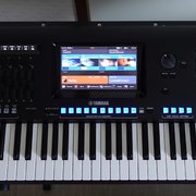 Myydn: Yamaha  Genos1 (#2022235)