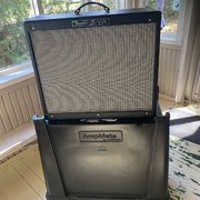 Myydn: Fender-DeVille 2x12 + Ampmate hardcase (#2023017)