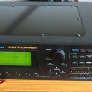 Myydn: Roland JV-2080 + 8 laajennuskorttia (#2023169)