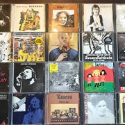 Myydn: 19 kpl Love Records cd-levyjä (#2023431)