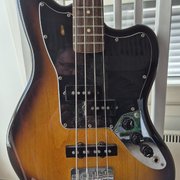 Myydn: Jaguar-basso 30" skaalalla (#2023987)