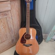 Myydn: Left handed YAMAHA FG720SL Acoustic Guitar/Rockbag. (#2024024)