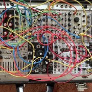 Myydn: Eurorack-moduleja ja kotelo (#2025419)
