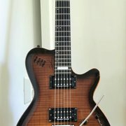 Myydn: Godin LGXT Cognac Burst Flame piezomikeillä ja Synth liitännällä (#2026102)
