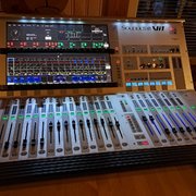 Myydn: Soundcraft vi1 digimikseri dantekortilla ja 32 compactstageboxil (#2026942)