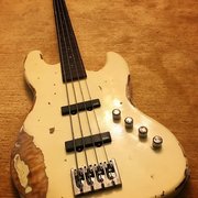 Myydn: Schecter Diamond Series 4-kielinen nauhaton (#2027431)