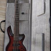 Myydn: 6-kielinen Custom Ibanez Premium BTB1906 + kovakantinen laukku (#2027649)