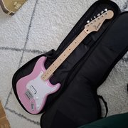 Myydn: Squier Sonic Strat HT H Flash Pink (#2028115)