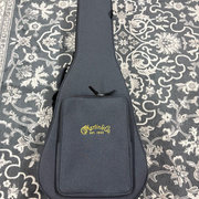 Myydn: Martin soft shell case reppuhihnoilla (#2029770)