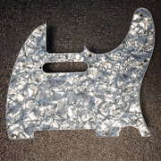 Myydn: Telecaster harmaa helmiäinen pickguard (#2029825)