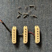 Myydn: Fender Squier stratomikit (#2030410)