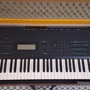 Myydn: Roland D-50 ja Yamaha SY77 (#2030413)