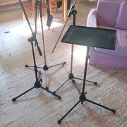 Myydn: 3X Mic stands, one device/laptop stand. 2X Monitor stands. (#2030538)