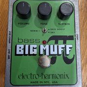 Myydn: Bass Big Muff, Boss OC-3 ja pedaalilauta (#2031427)