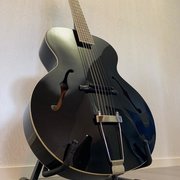 Myydn: The Loar LH-300 jazzkitara (#2032604)